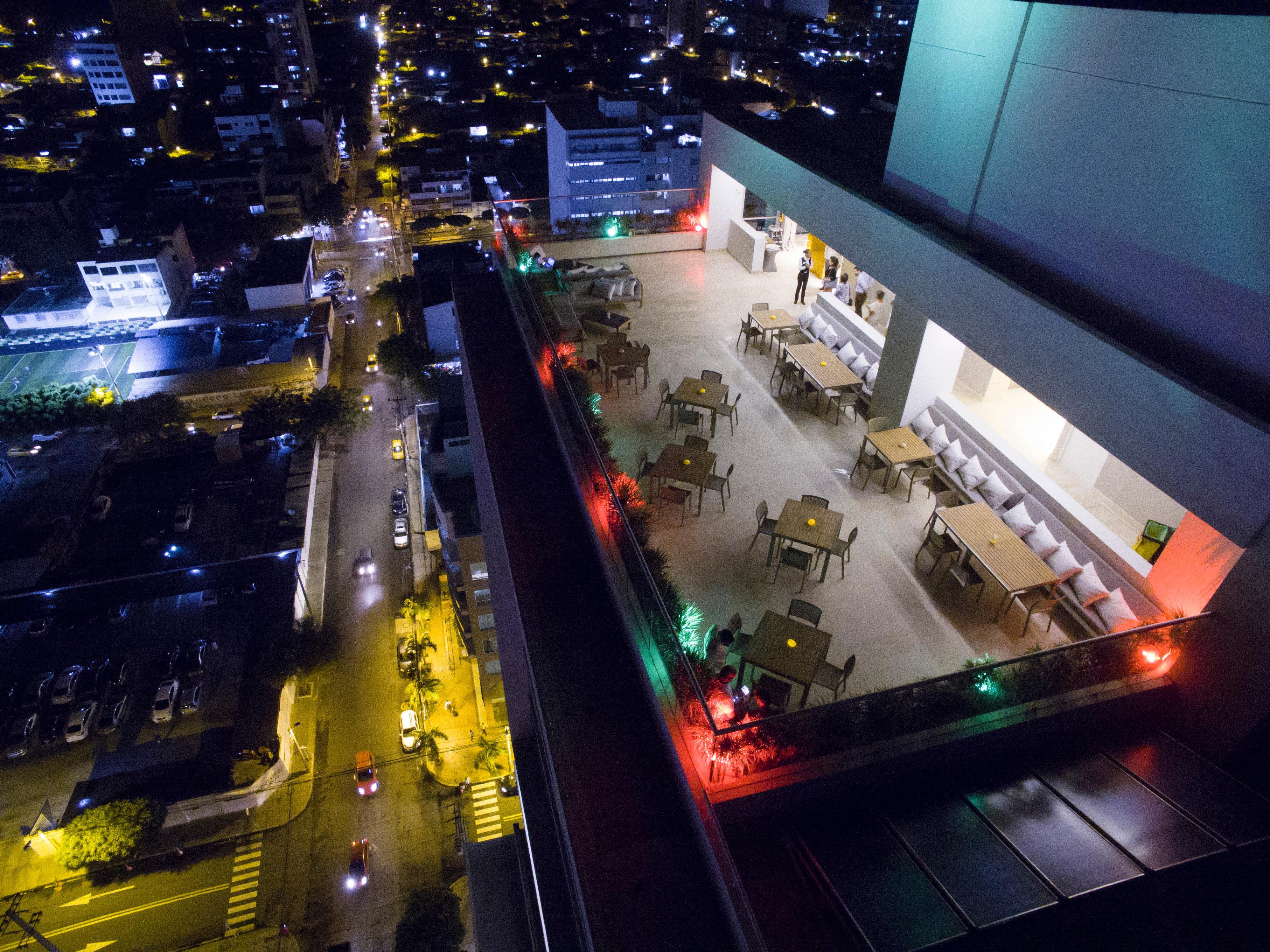 Holiday Inn Cúcuta, an IHG Hotel Exterior foto Sky bar at the hotel