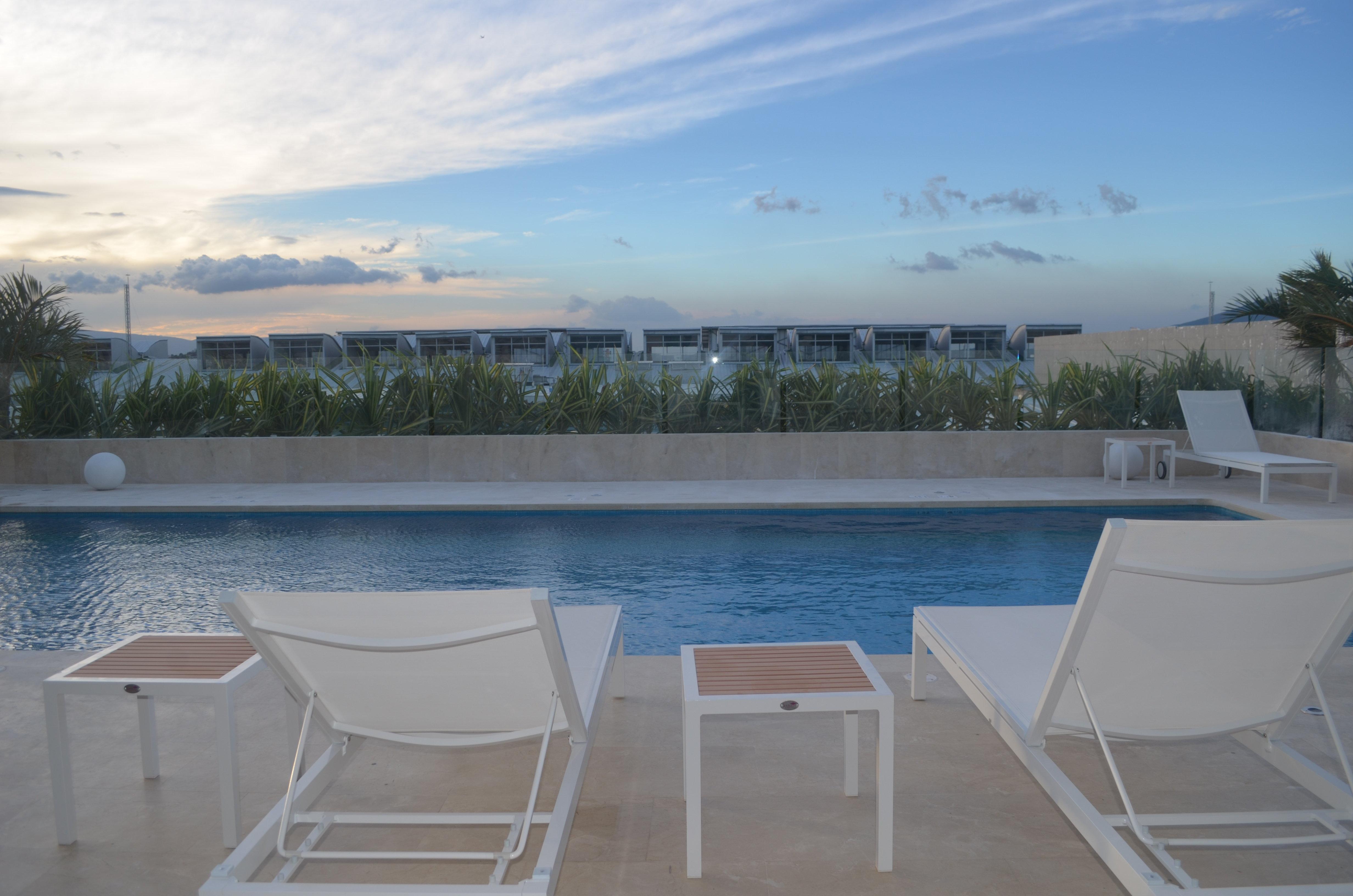 Holiday Inn Cúcuta, an IHG Hotel Exterior foto Rooftop pool at the Hotel