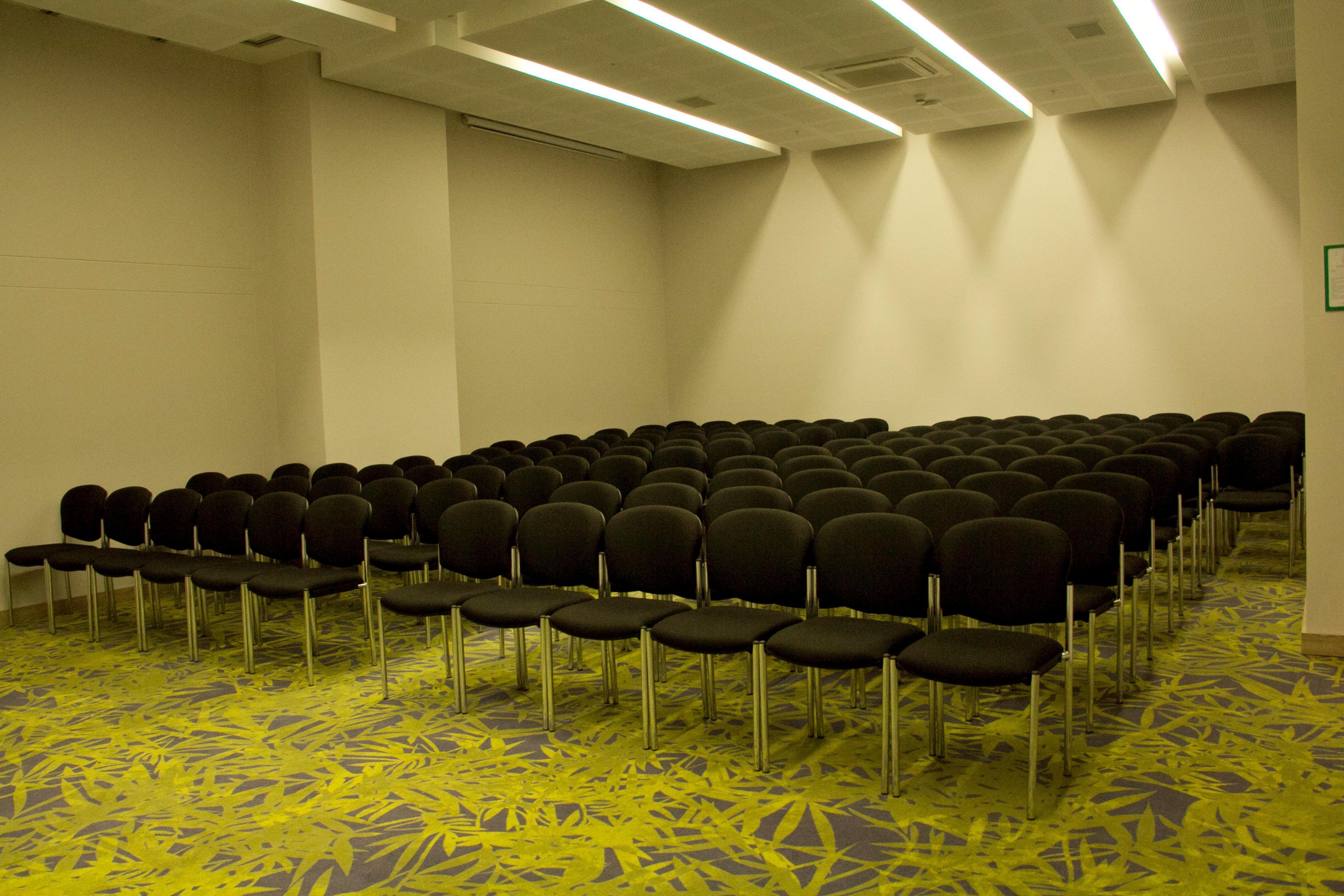 Holiday Inn Cúcuta, an IHG Hotel Exterior foto A typical conference room