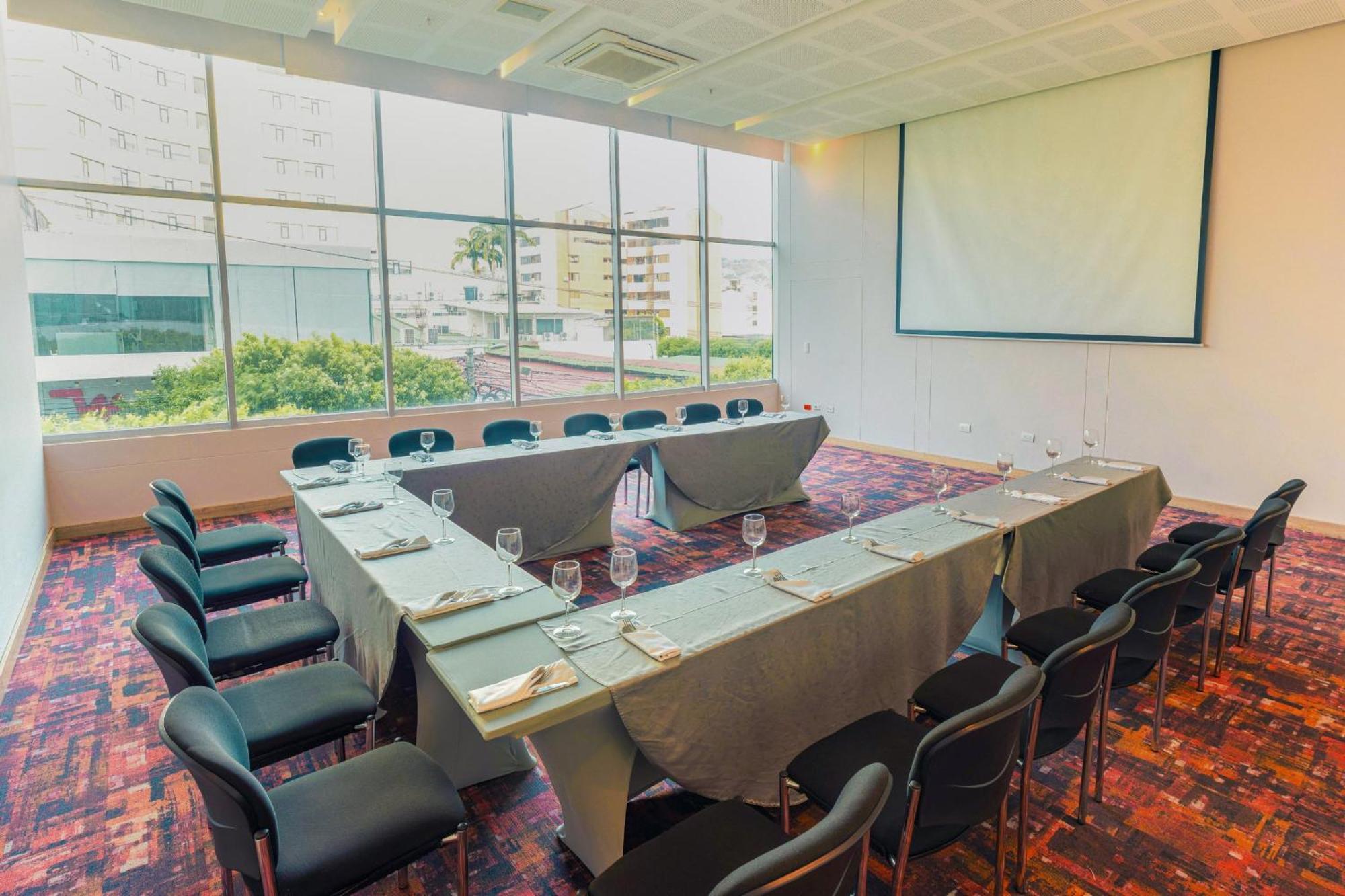 Holiday Inn Cúcuta, an IHG Hotel Exterior foto Meeting room